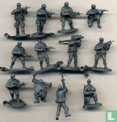 Caesar Miniatures Model, Modern US Elite Force - 40 FIGURES 1/72 Scale