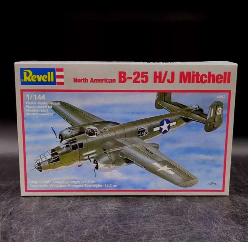 Revell Model, North American B-25 H/J Mitchell
