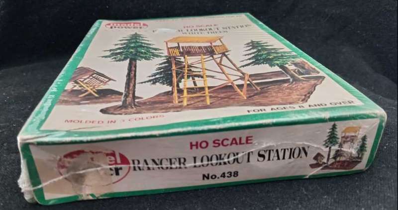 Model Power, Ranger Lookout Station - White Trees - Vintage HO Scale
