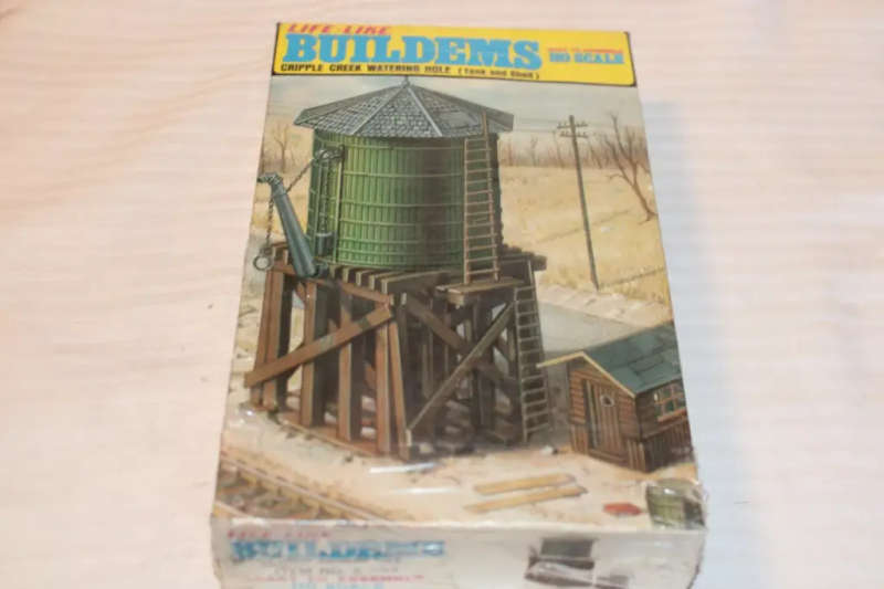 Cripple Creek Watering Hole (Tank & Shed) #S-383 HO Scale Life-Like Buildems,