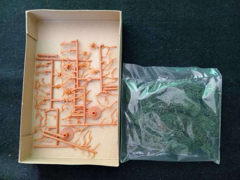 NATUREAL Preiser, Item 1465 HO Scale Scotch Pine Tree kit, set of 4,