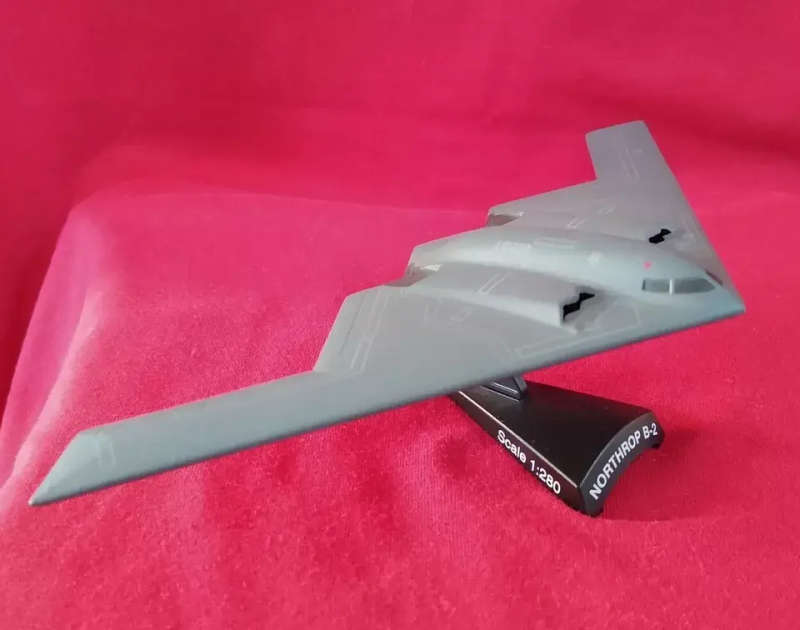 Northrop Grumman B-2 Diecast Model Bomber Airplane 1/280 Scale