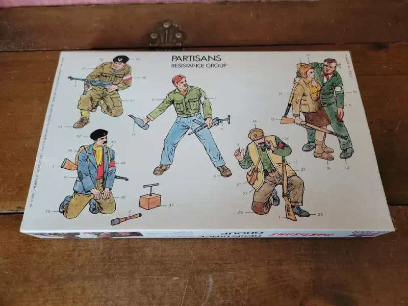 ESCI Model, Partisans Resistance Group 1/35 Model Kit Vintage