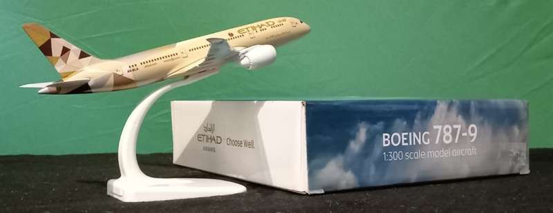Etihad Airways 787-9 Dreamliner A6-BLA Scale 1:300