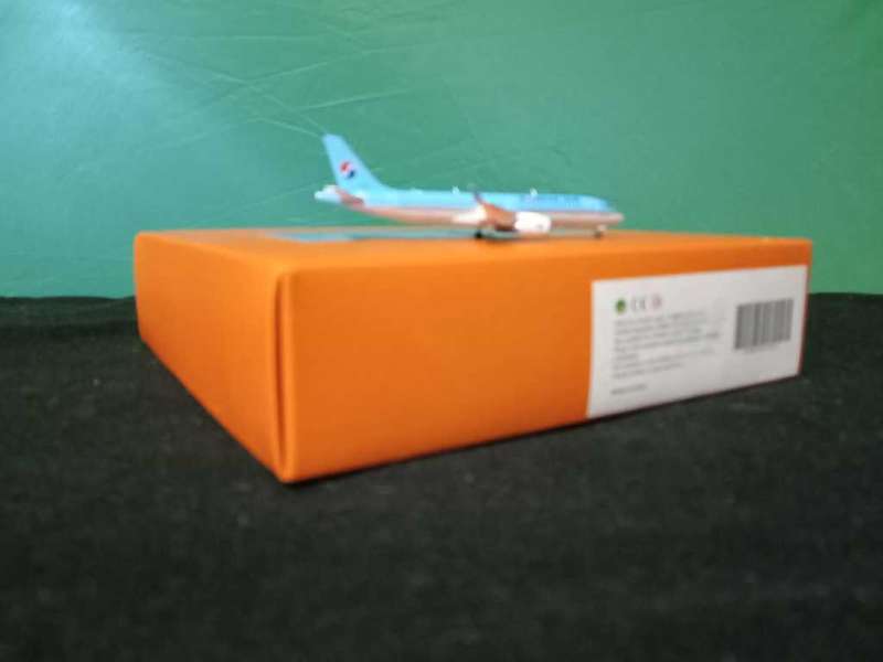 JC Wings 1:400 EW4CS3001 Bombardier CS300 Korean Air Plane Reg#HL7201 Diecast Aircraft Jet Model