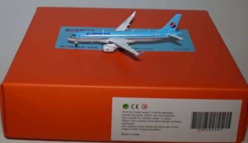 JC Wings 1:400 EW4CS3001 Bombardier CS300 Korean Air Plane Reg#HL7201 Diecast Aircraft Jet Model