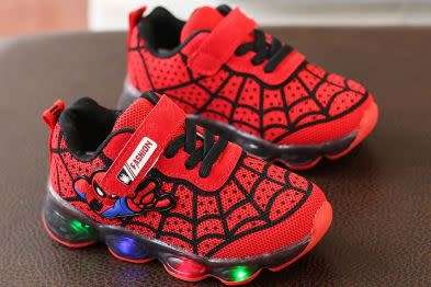 Spiderman LED LIGHT UP Shoes for kids - SIZE 6 - BRAND NEW