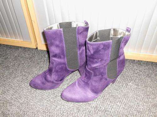 Woolworths - Purple Boots - size 5- Shipping R40!!