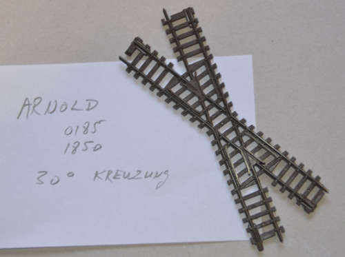 N scale Arnold 1850 30 degree crossing