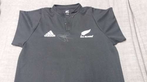 Signed Jonah Lomu All Blacks Rugby Jersey with COA