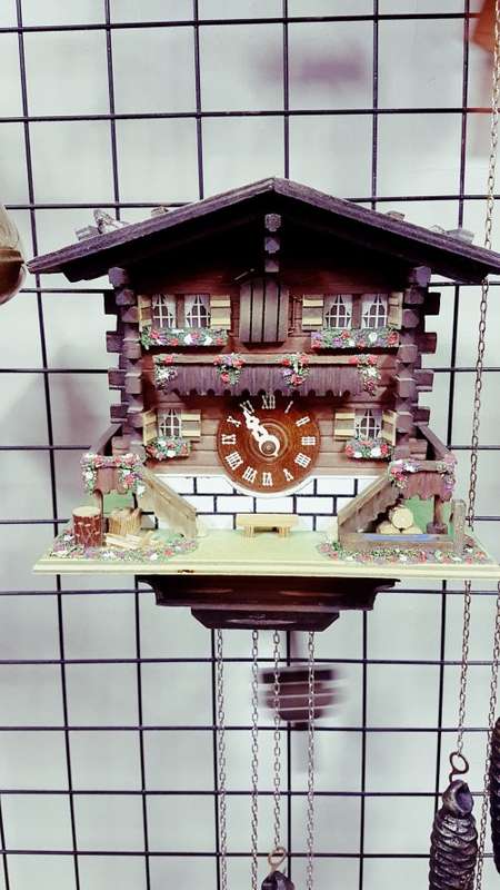 Beautiful Swiss Chalet Cuckoo Clock