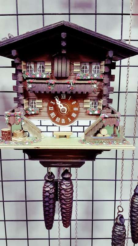 Beautiful Swiss Chalet Cuckoo Clock