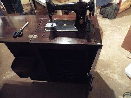 singer sewing machine in case