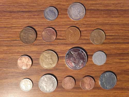 Potluck 8 coins different countries different denominations