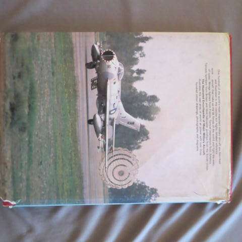 The Illustrated Encyclopedia Of Major Military Aircraft Of The World. - Bill Gunston