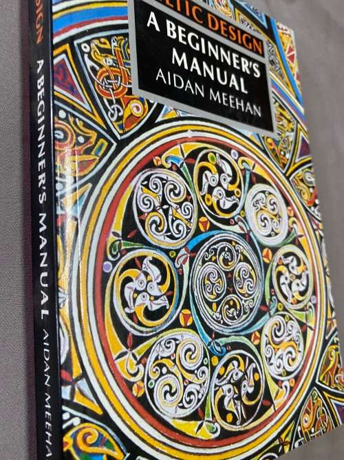 Celtic Desigh: A beginners manual. Aidan Meehan.