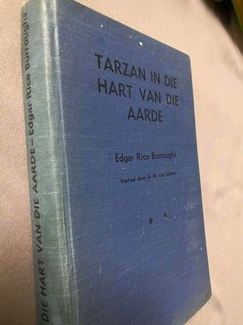 Tarzan in die hart van die aarde.  Edgar Rice Burroughs. Tarzan reeks nr 18.