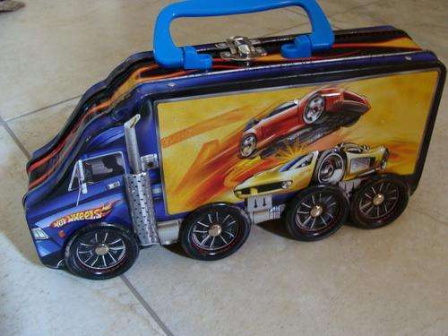 Hotwheels tin suitcase