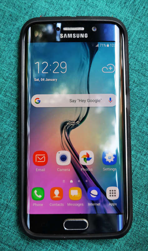 SAMSUNG GALAXY S6 EDGE 128GB - WITH SAMSUNG FAST CHARGER / CAR CHARGER & 2 COVERS