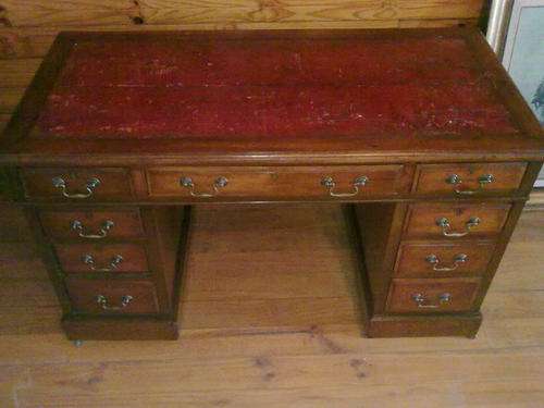 MAHOGANY LEATHER TOP LADYS DESK