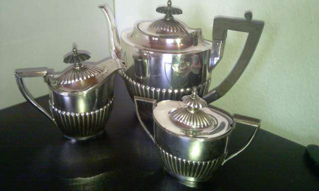 WALKER & HALL TEA SET