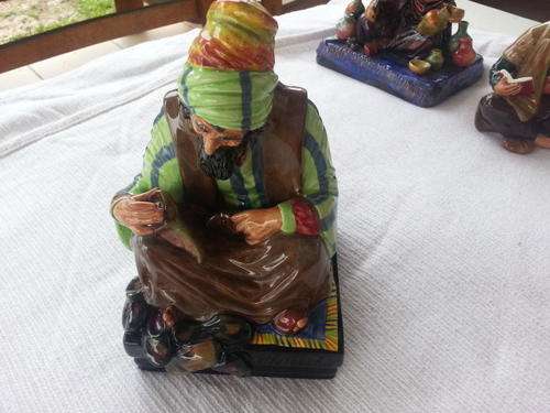 ROYAL DOULTON FIGURINE "THE COBBLER"