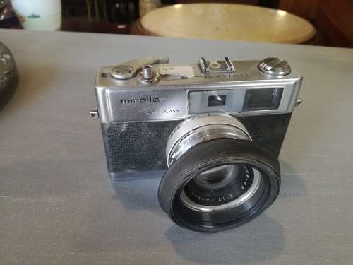 Camera -  Minolta Hi-Matic 9