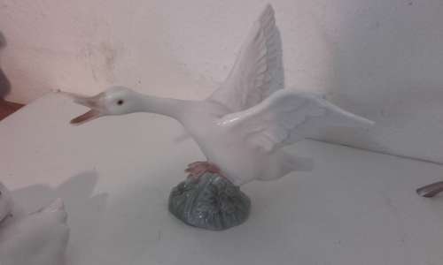 Lladro Goose and Two Goslings Set