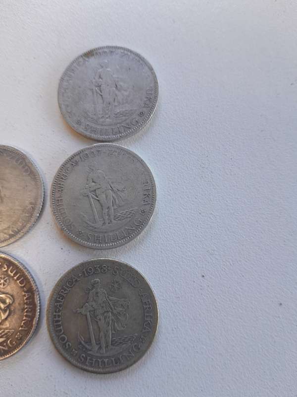 One Shilling x 8 coins