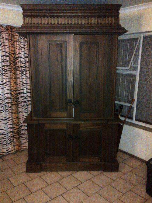 Solid Kiaat Floor to Ceiling TV Cabinet