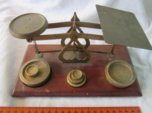 VINTAGE POSTAL SCALE INCLUDING WEIGHTS
