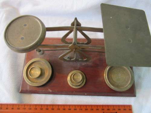VINTAGE POSTAL SCALE INCLUDING WEIGHTS