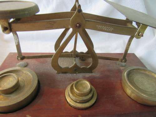 VINTAGE POSTAL SCALE INCLUDING WEIGHTS