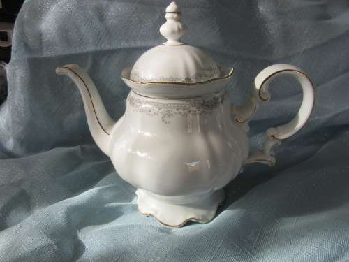 Hutschenreuther Porcelain Pattern : Large Tea Pot and Lid