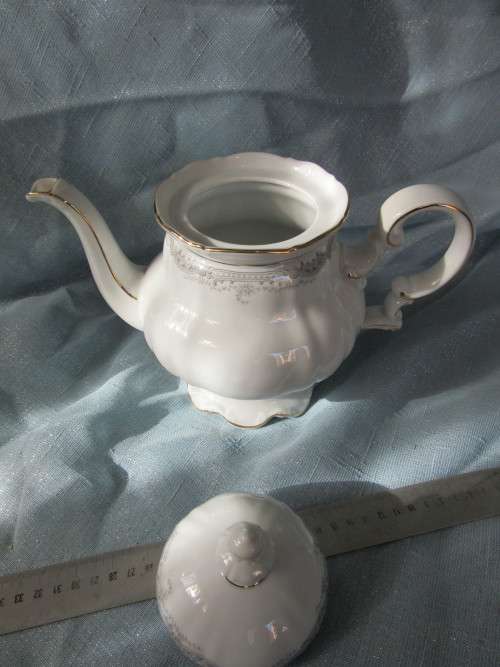 Hutschenreuther Porcelain Pattern : Large Tea Pot and Lid