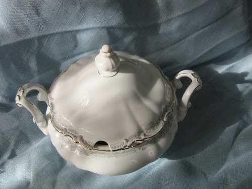Hutschenreuther Porcelain Pattern : Sylvia tureen +  Lid