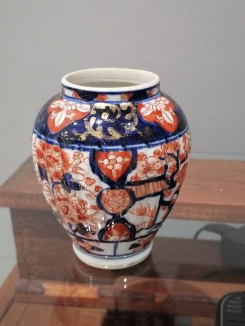 Small Antique Japanese Imari vase