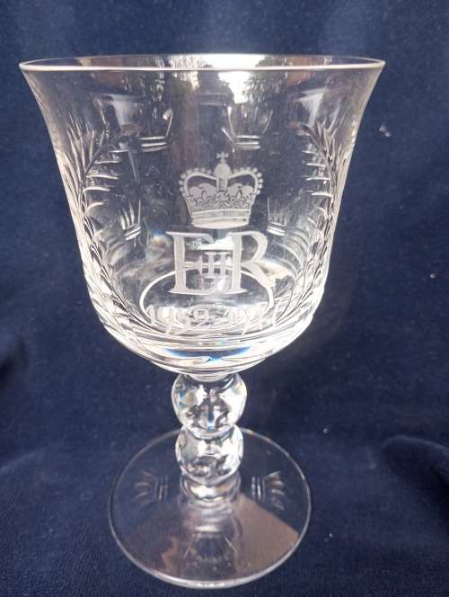 Qe2 crystal jubilee glass