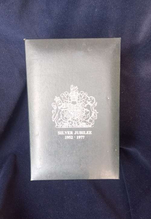 Qe2 crystal jubilee glass