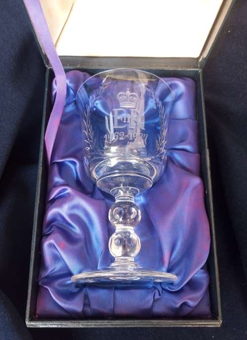 Qe2 crystal jubilee glass
