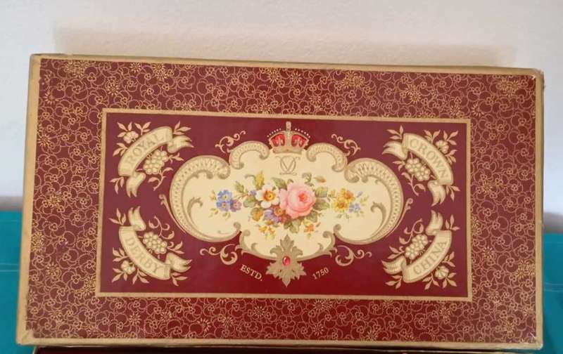 Boxed set two dish bridge set royal crown