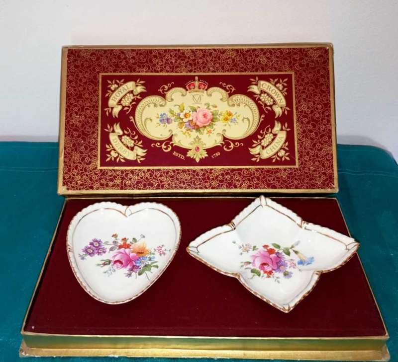 Boxed set two dish bridge set royal crown