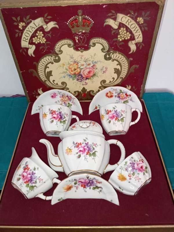 A boxed crown Derby tea set for 2