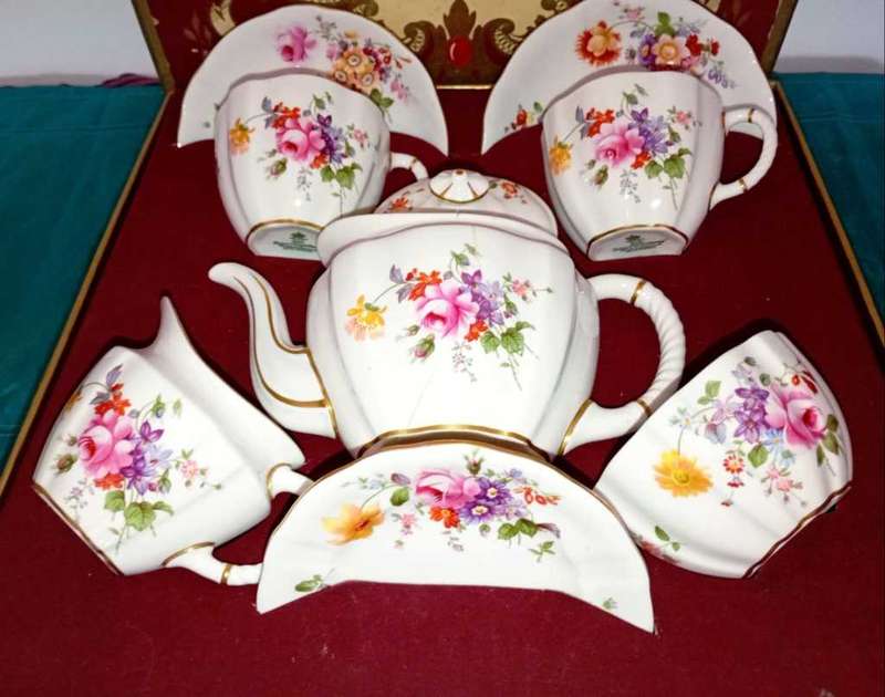 A boxed crown Derby tea set for 2