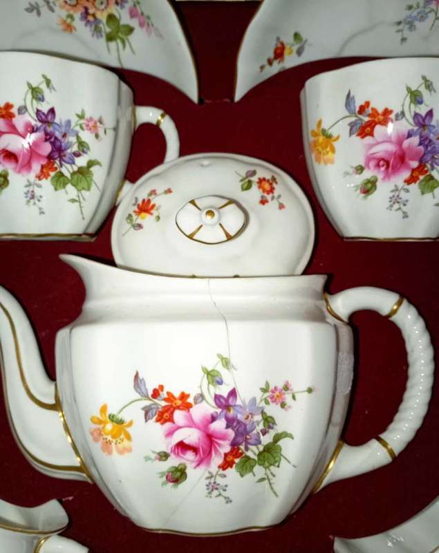 A boxed crown Derby tea set for 2