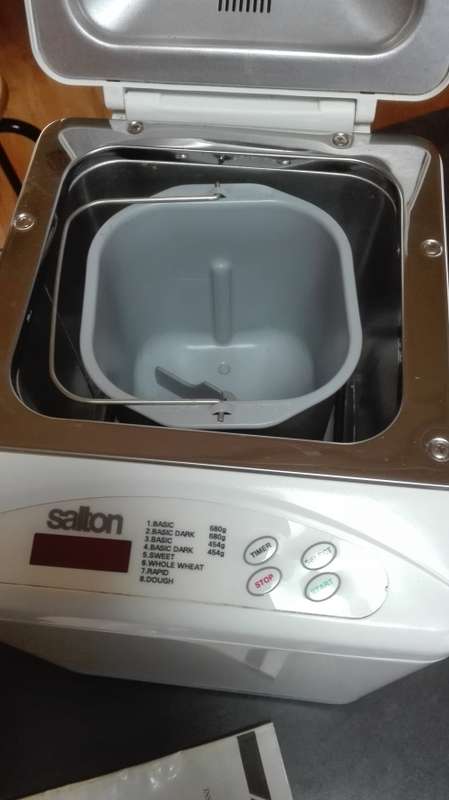 Breadmaker - Salton in excellent condition with manual and recipe book