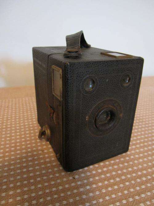KODAK SIX-20 BROWNIE JUNIOR CAMERA