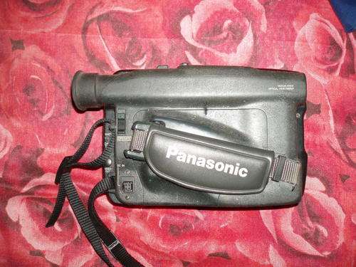 Panasonic NV-CS1B movie camera with charger and 2 bags