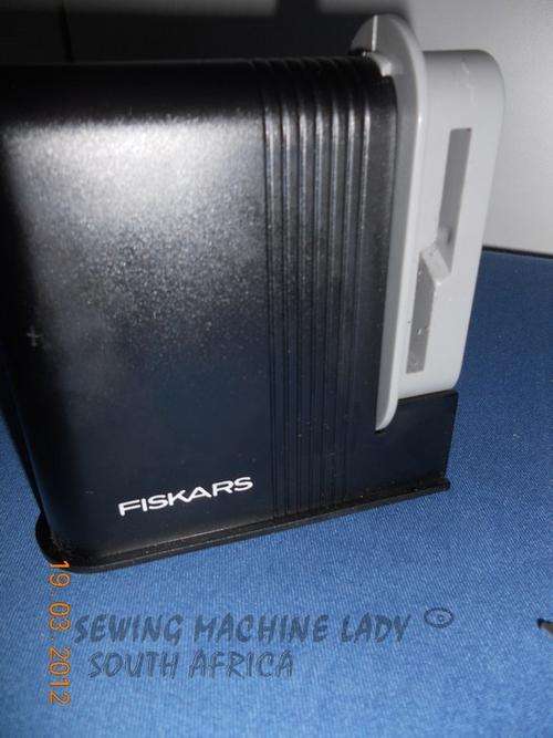 FISKARS CLASSIC SCISSORS SHARPENER