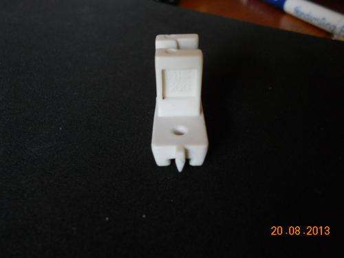 INVISIBLE ZIPPER PRESSER FOOT  FOR SEWING MACHINE